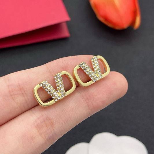 [Regal Jewels]V-shaped stud earrings