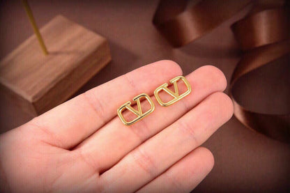 [Regal Jewels]Gold V-shaped stud earrings