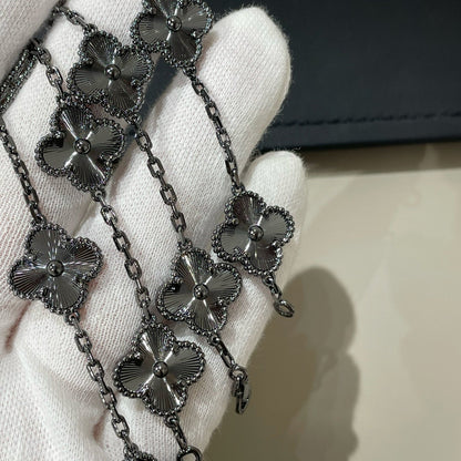 [Regal Jewels]CLOVER 5 MOTIF BLACK BRACELET