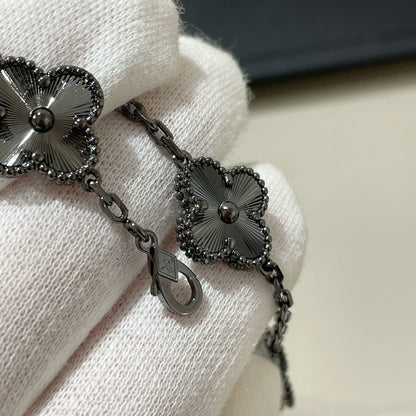[Regal Jewels]CLOVER 5 MOTIF BLACK BRACELET