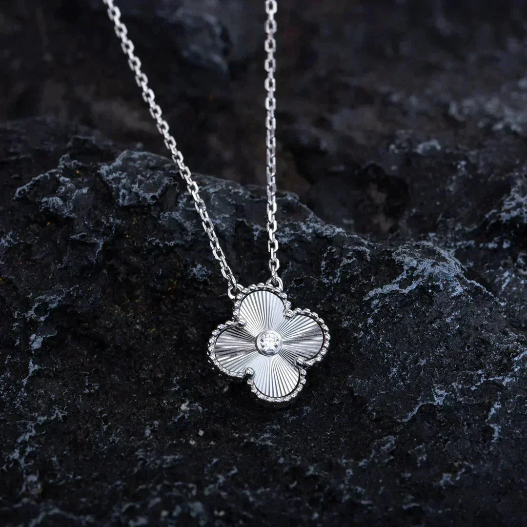 [Regal Jewels]CLOVER  15MM DIAMOND LASER NECKLACE SILVER
