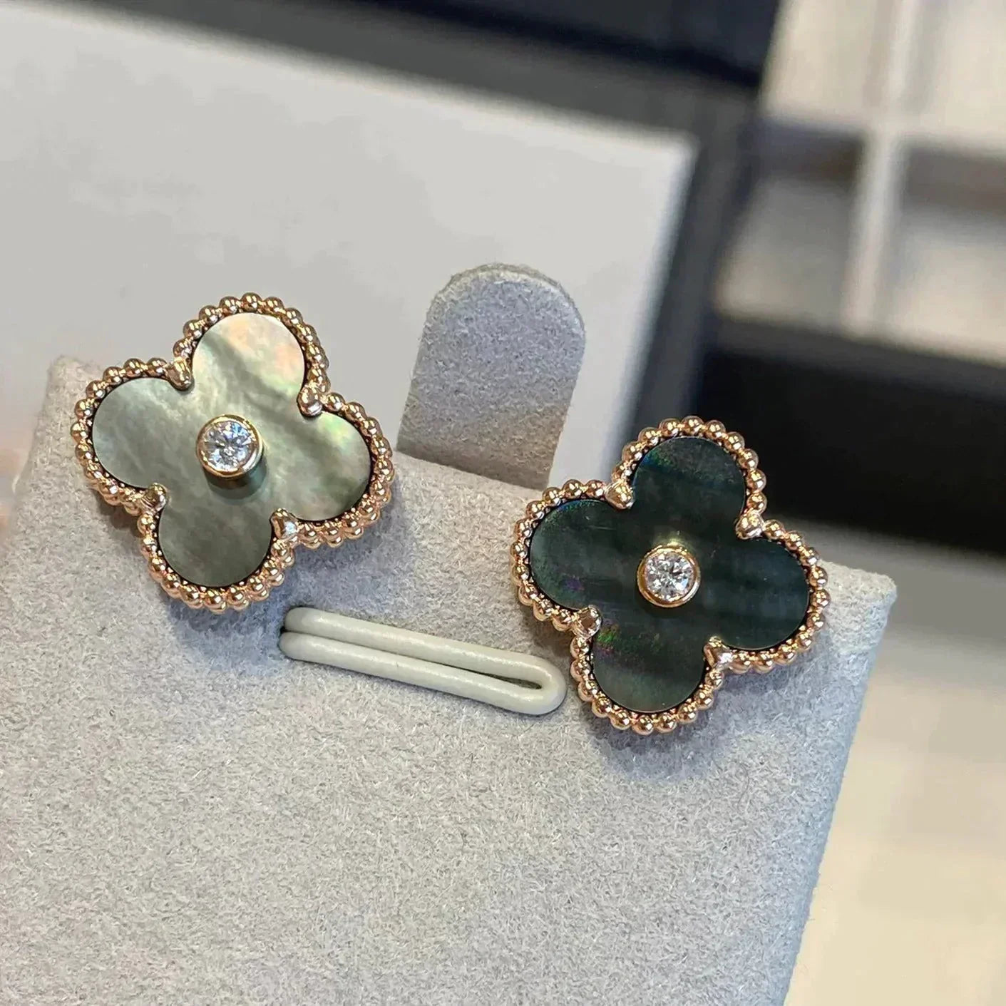 [Regal Jewels]CLOVER MEDIUM 1 MOTIFS GRAY MOP  DIAMOND EARRINGS