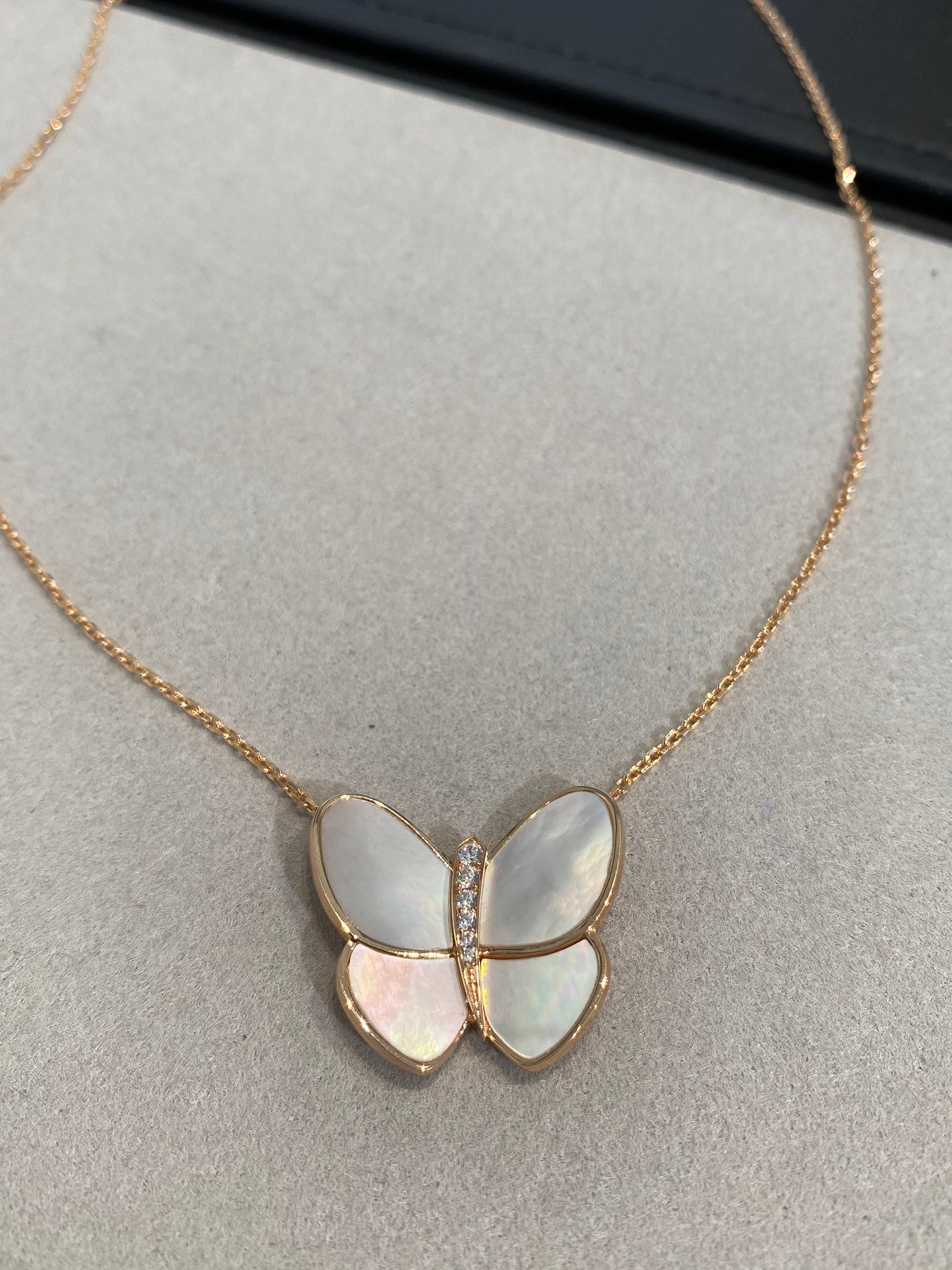 [Regal Jewels]BUTTERFLY GOLD MOP DIAMOND NECKLACE
