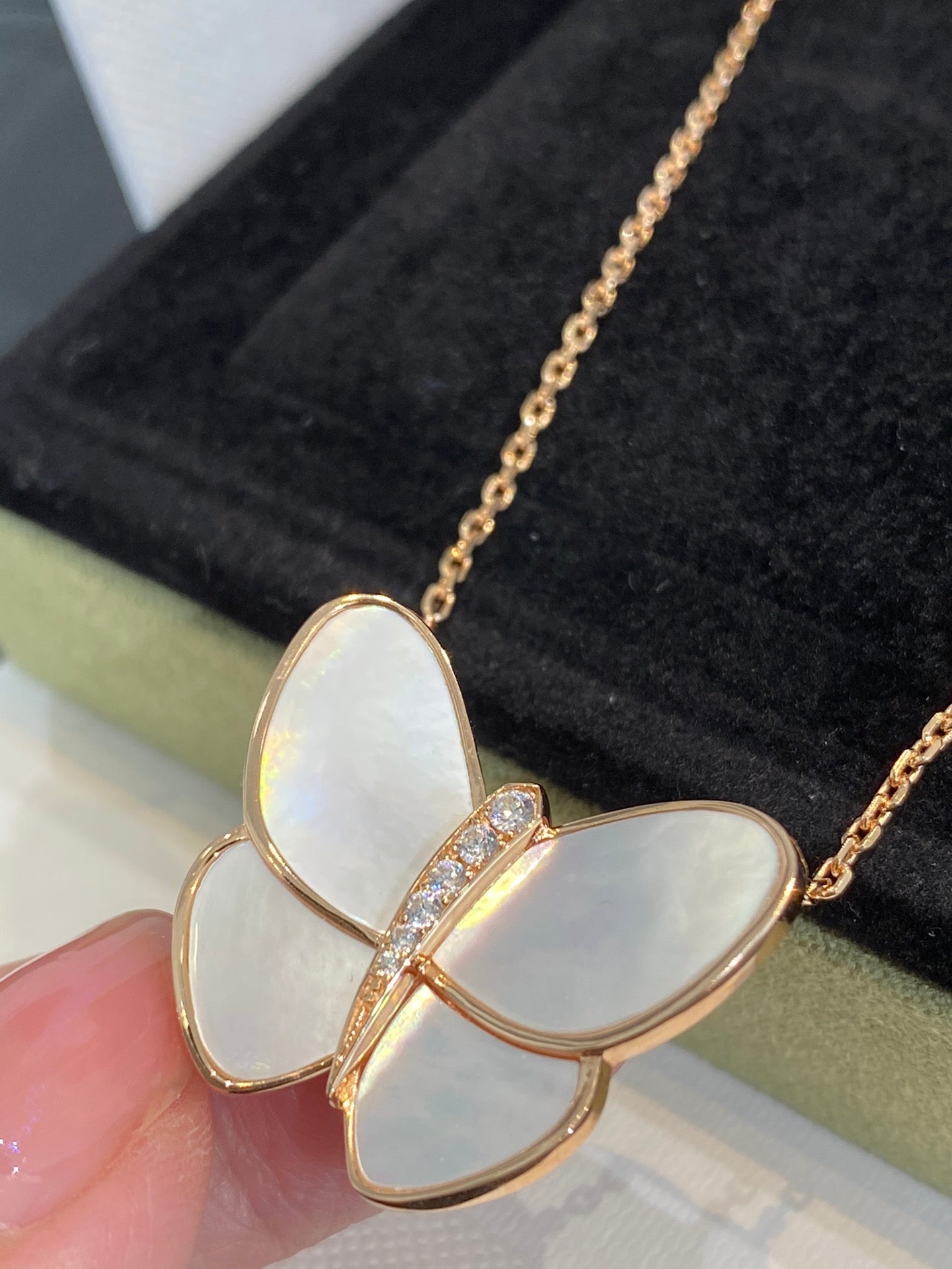 [Regal Jewels]BUTTERFLY GOLD MOP DIAMOND NECKLACE