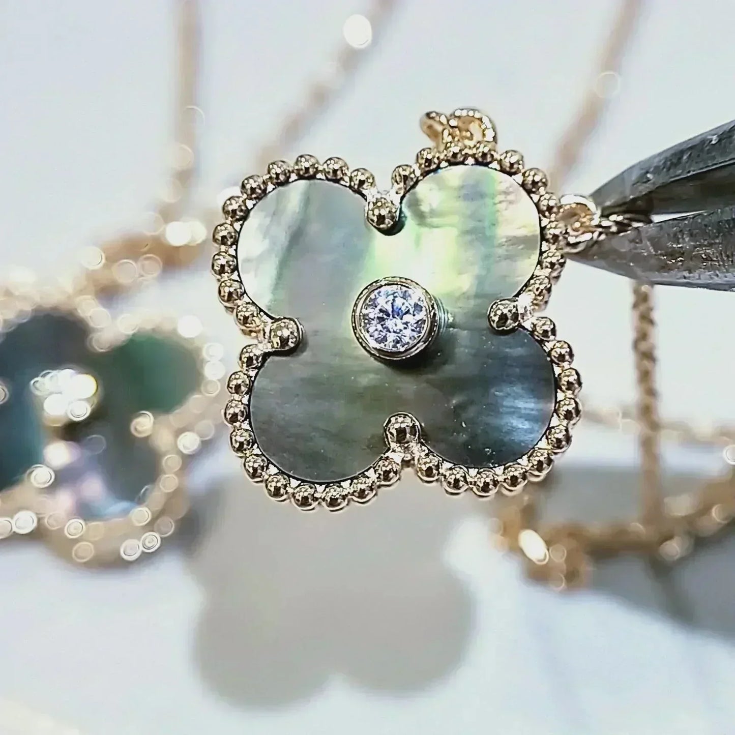 [Regal Jewels]CLOVER 15MM DIAMOND AND MOTHER-OF-GREY NECKLACE