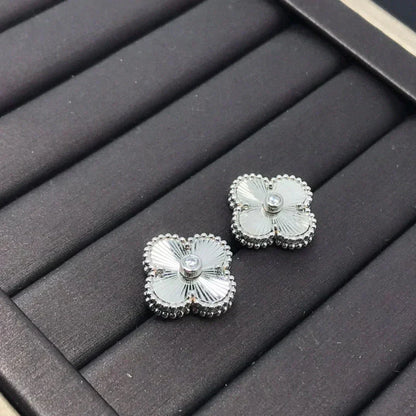 [Regal Jewels]CLOVER MINI 9.5MM LASER EARRINGS