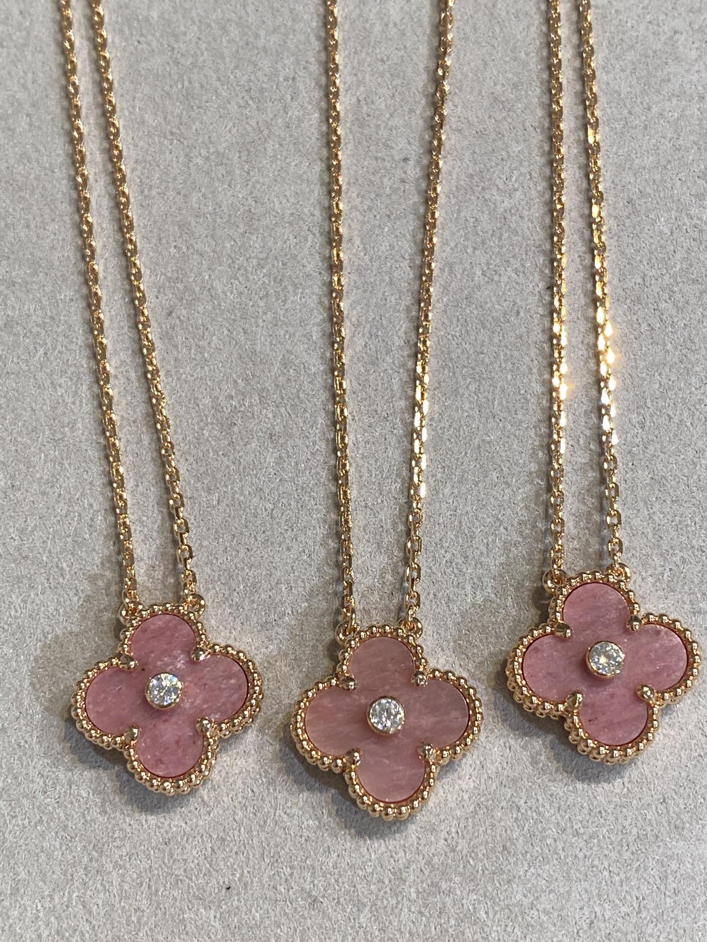 [Regal Jewels]CLOVER 15MM DIAMOND RHODONITE NECKLACE