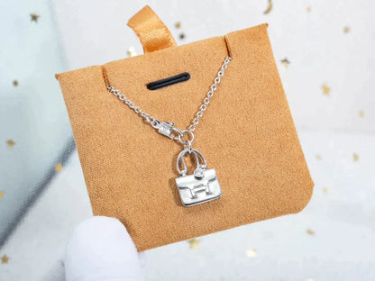 [Regal Jewels]AMULETTE PEDANT SILVER NECKLACE