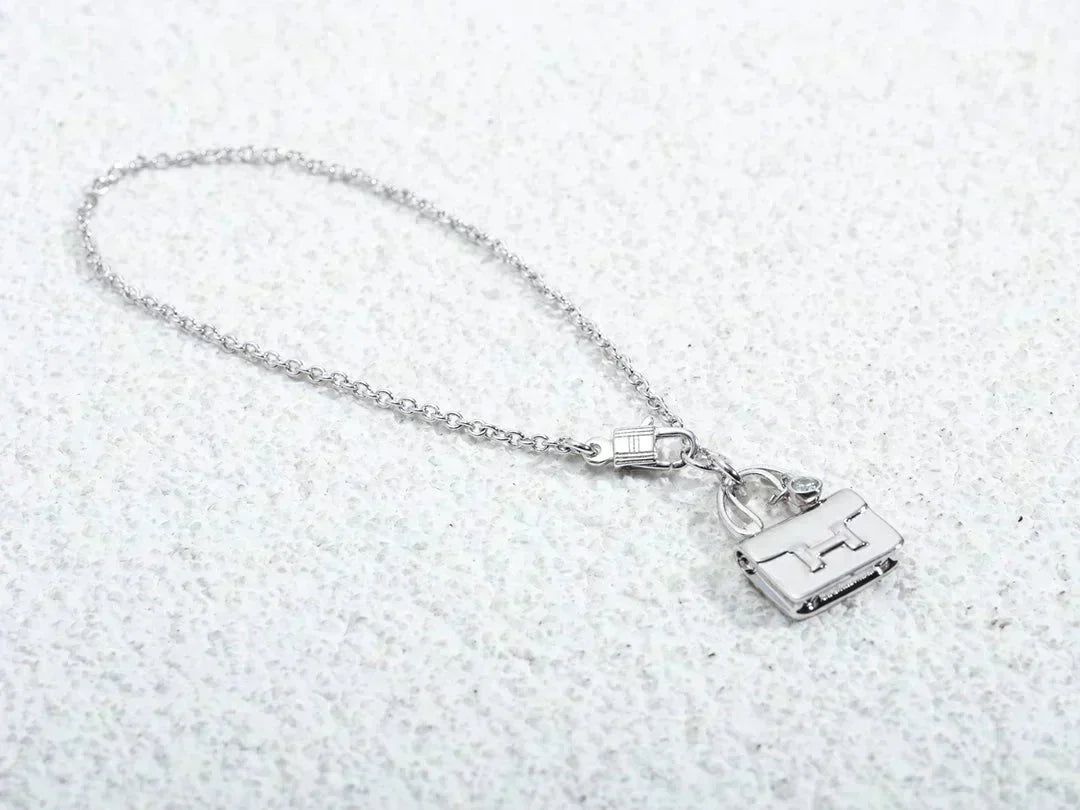 [Regal Jewels]AMULETTE PEDANT SILVER NECKLACE
