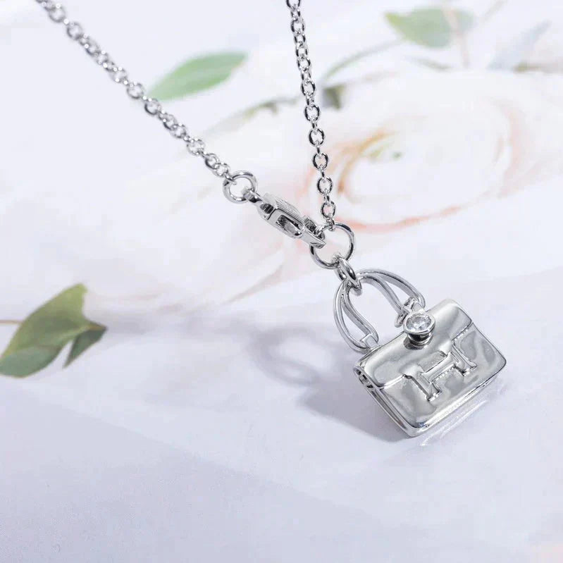 [Regal Jewels]AMULETTE PEDANT SILVER NECKLACE