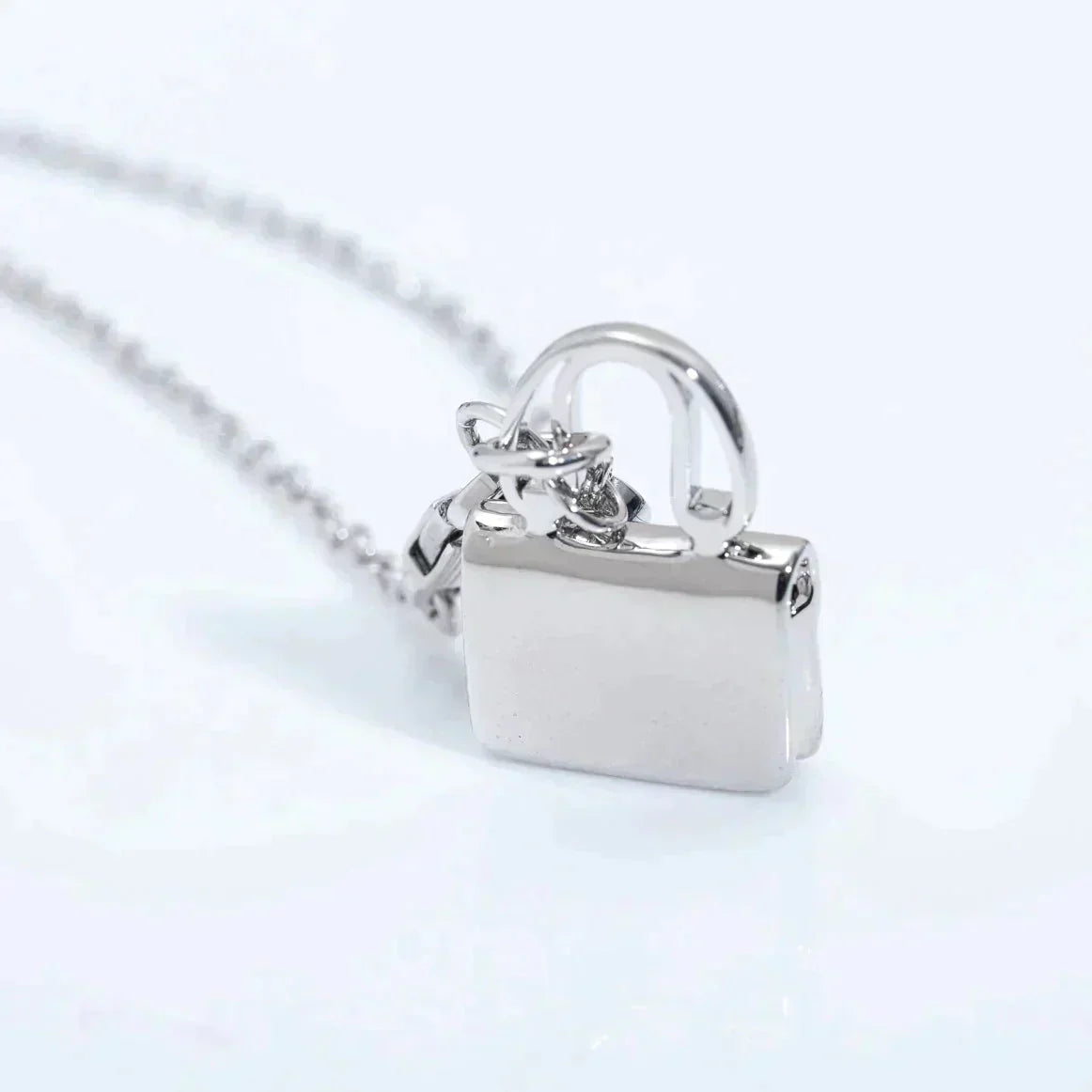 [Regal Jewels]AMULETTE PEDANT SILVER NECKLACE