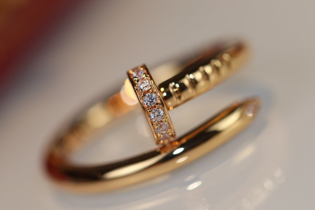 [Regal Jewels]Size 7 ring with real gold and diamonds