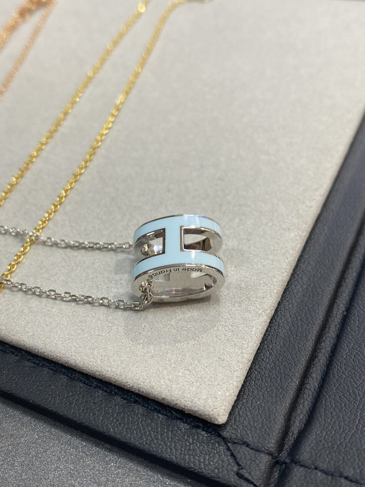 [Regal Jewels]POP H LIGHT BLUE NECKLACE