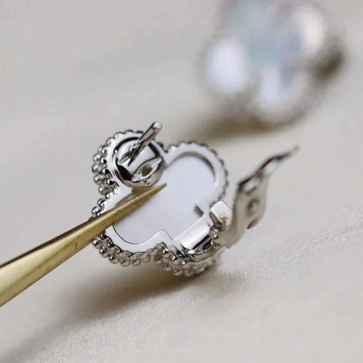 [Regal Jewels]CLOVER MEDIUM 1 MOTIFS  WHITE MOP EARRINGS SILVER