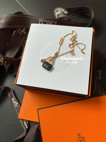 [Regal Jewels]CONSTANCE BLACK PEDANT PINK GOLD NECKLACE