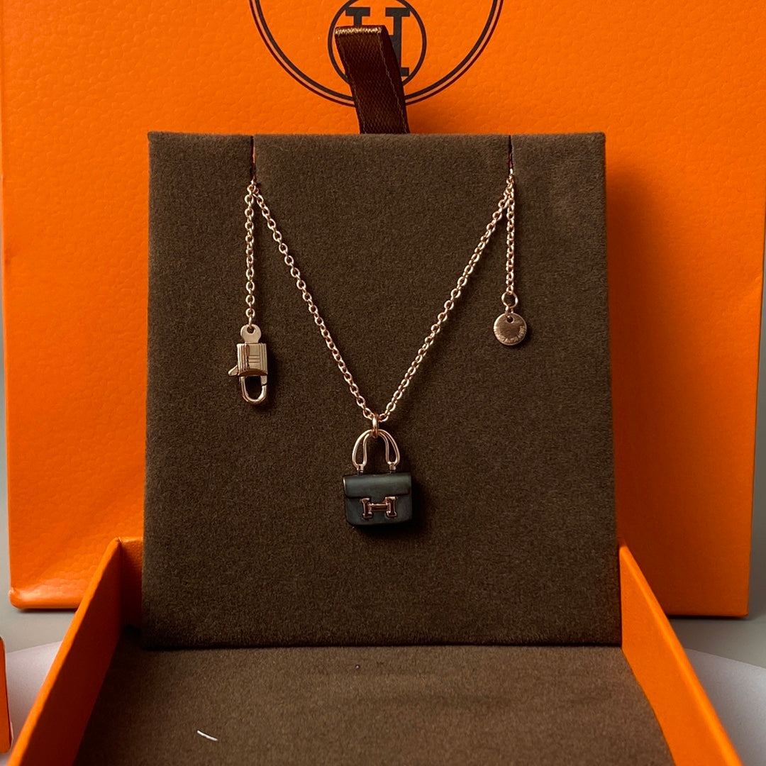 [Regal Jewels]CONSTANCE BLACK PEDANT PINK GOLD NECKLACE
