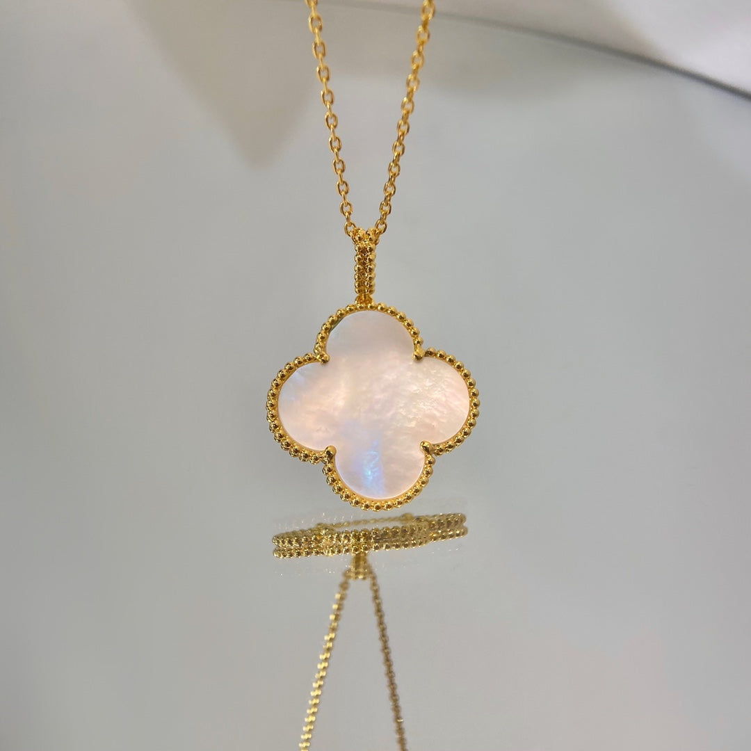 [Regal Jewels]CLOVER 25MM MOP LARGE PENDANT NECKLACE