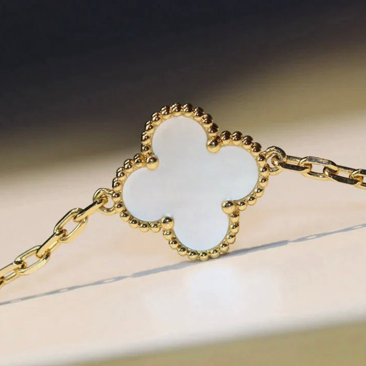 [Regal Jewels]CLOVER 20 MOTIFS WHITE MOP NECKLACE