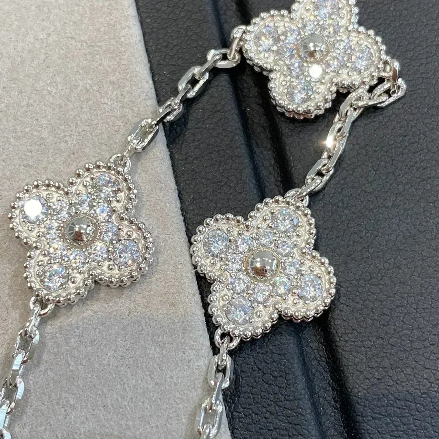 [Regal Jewels]CLOVER 5 MOTIF FULL DIAMOND BRACELET COLLECTION