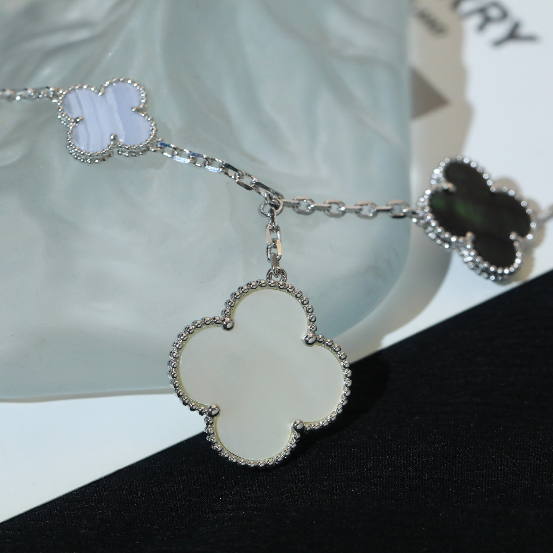 [Regal Jewels]CLOVER BRACELET 5 MOTIFS MOP CHALCEDONY SILVER
