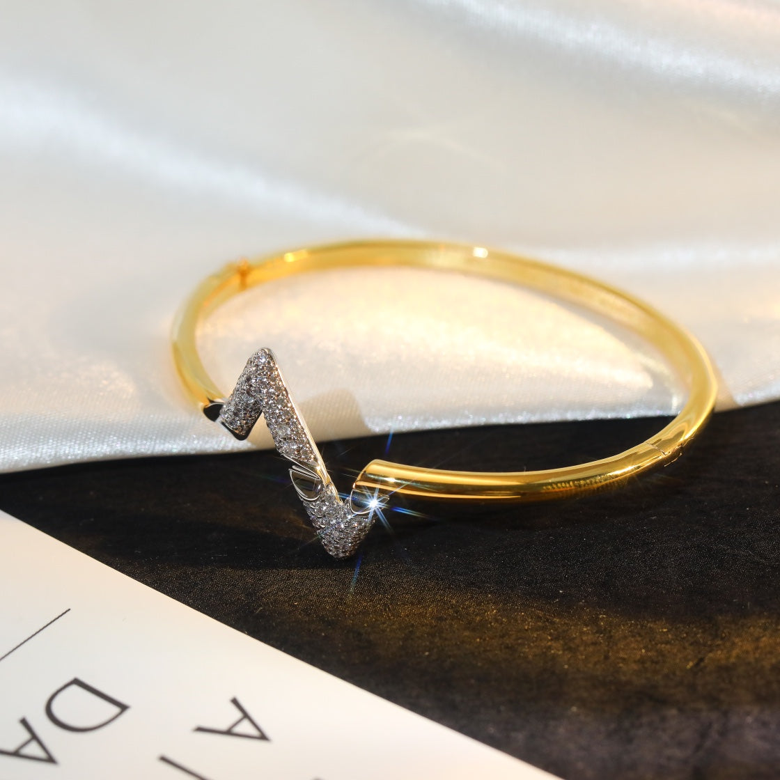 [Regal Jewels]VOLTE UPSITE DOWN GOLD DIAMOND BRACELET
