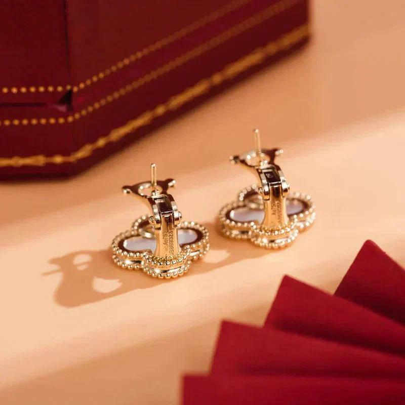 [Regal Jewels]CLOVER MEDIUM 1 MOTIFS  WHITE MOP STUD EARRINGS