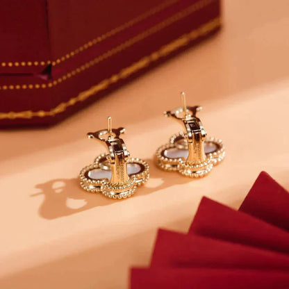 [Regal Jewels]CLOVER MEDIUM 1 MOTIFS  WHITE MOP STUD EARRINGS