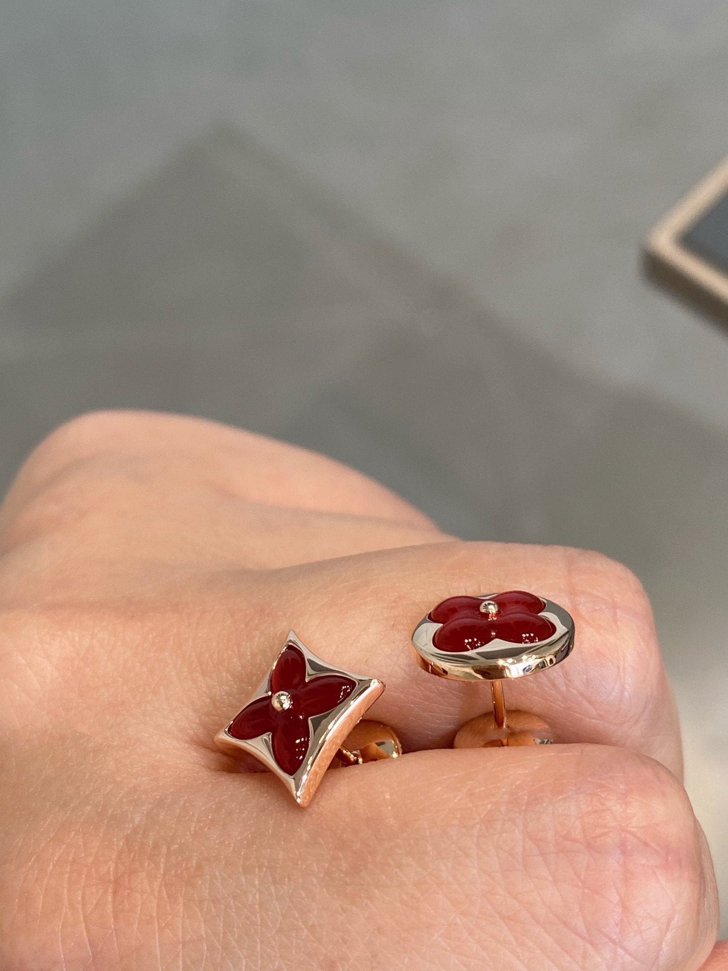 [Regal Jewels]STAR AND SUN PINK GOLD CARNELIAN STUD EARRINGS