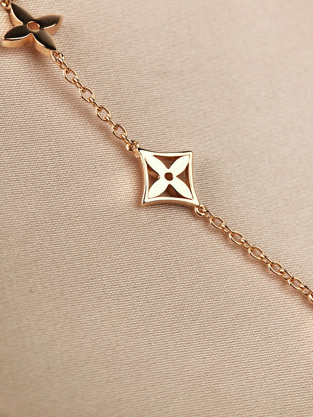 [Regal Jewels]STAR AND SUN 7 MOTIFS GOLD BRACELET
