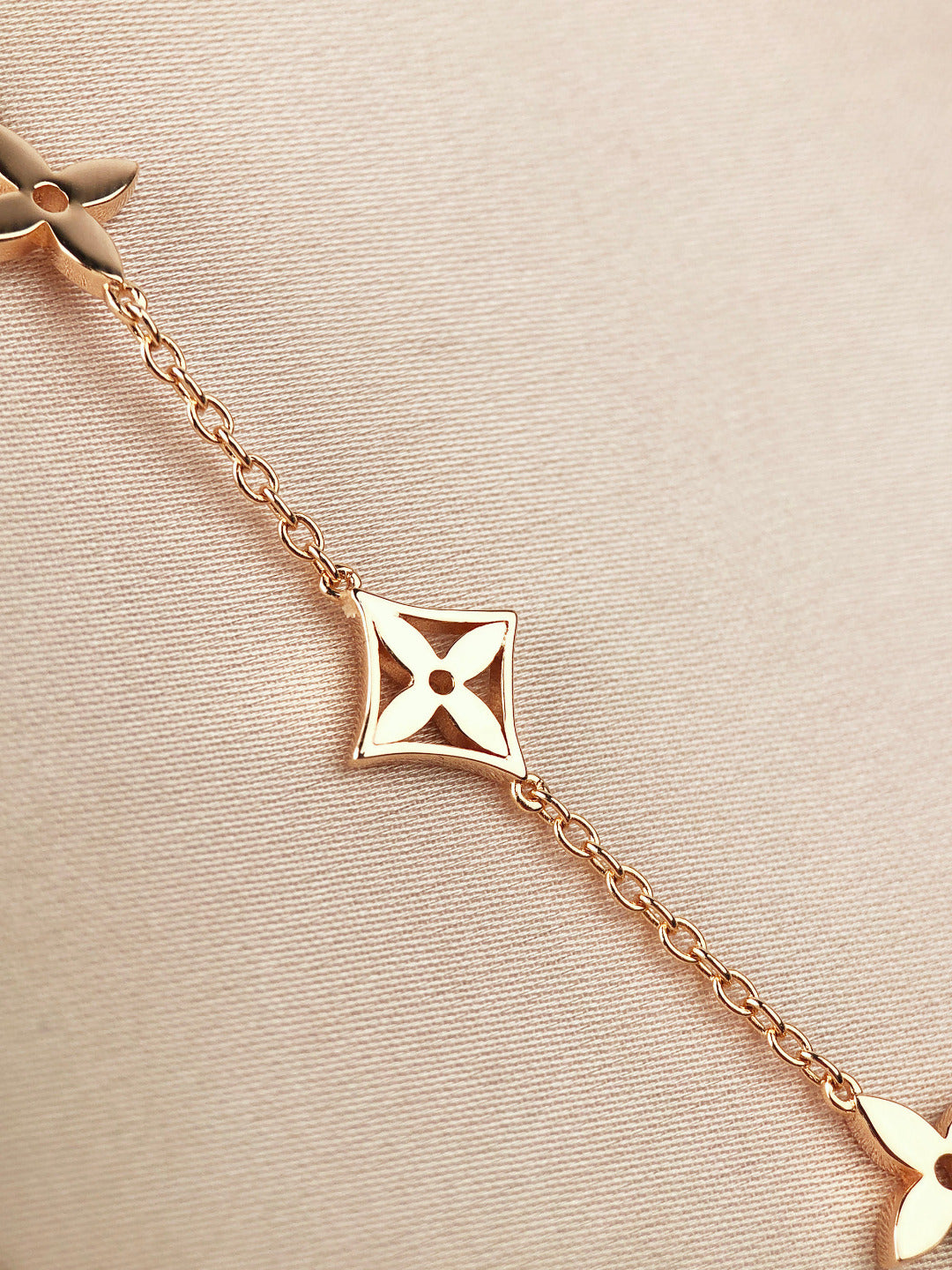 [Regal Jewels]STAR AND SUN 7 MOTIFS GOLD BRACELET