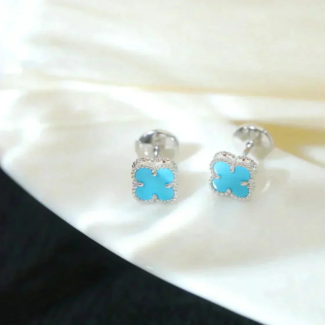 [Regal Jewels]CLOVER MINI 9.5MM ONYX STUD EARRINGS SILVER