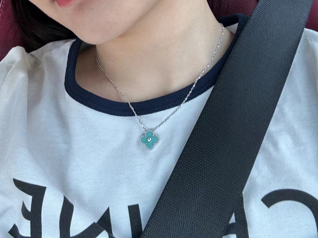 [Regal Jewels]CLOVER 1 DIAMOND LIGHT BLUE SILVER NECKLACE