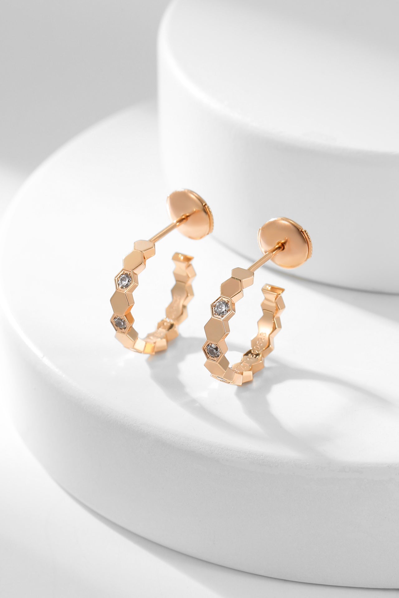 [Regal Jewels]BEE LOVE DIAMOND HOOP EARRINGS