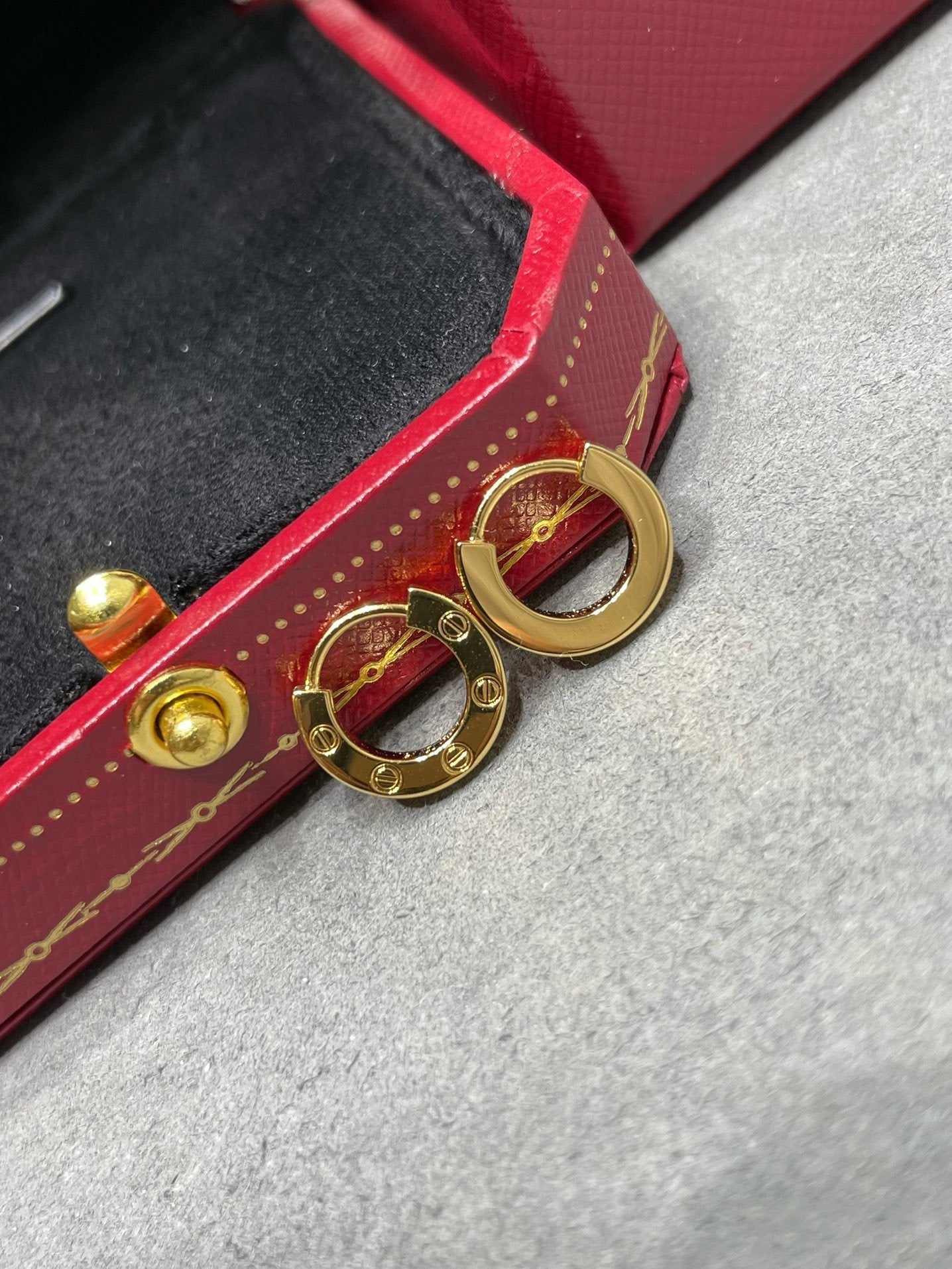 [Regal Jewels]LOVE MINI EARRINGS