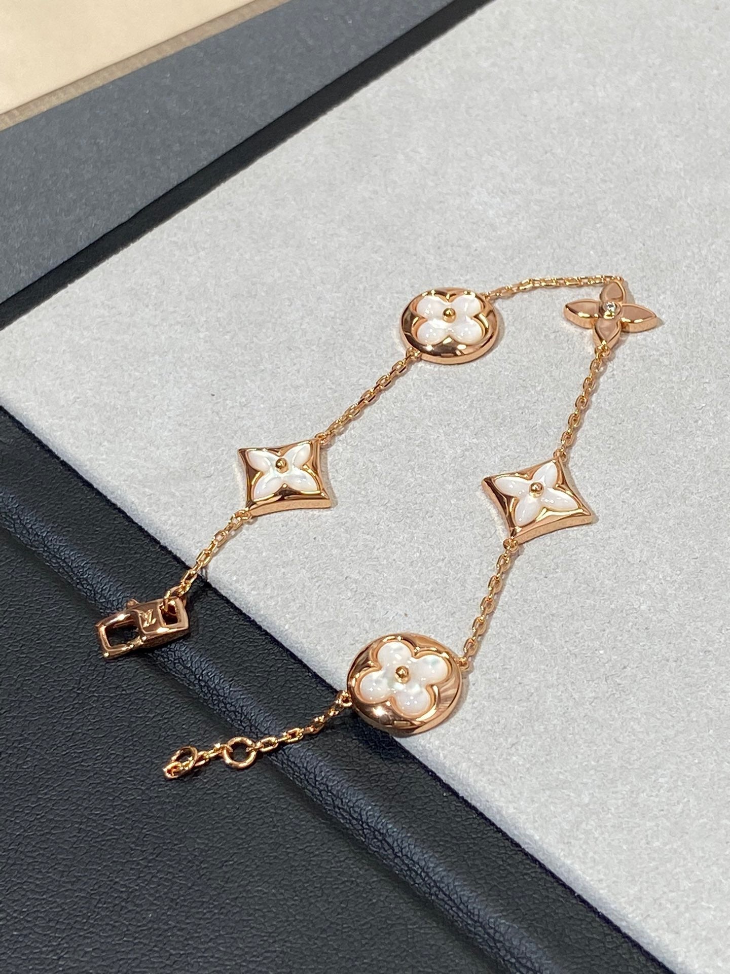 [Regal Jewels]STAR AND SUN 5 MOTIF MOP PINK GOLD BRACELET
