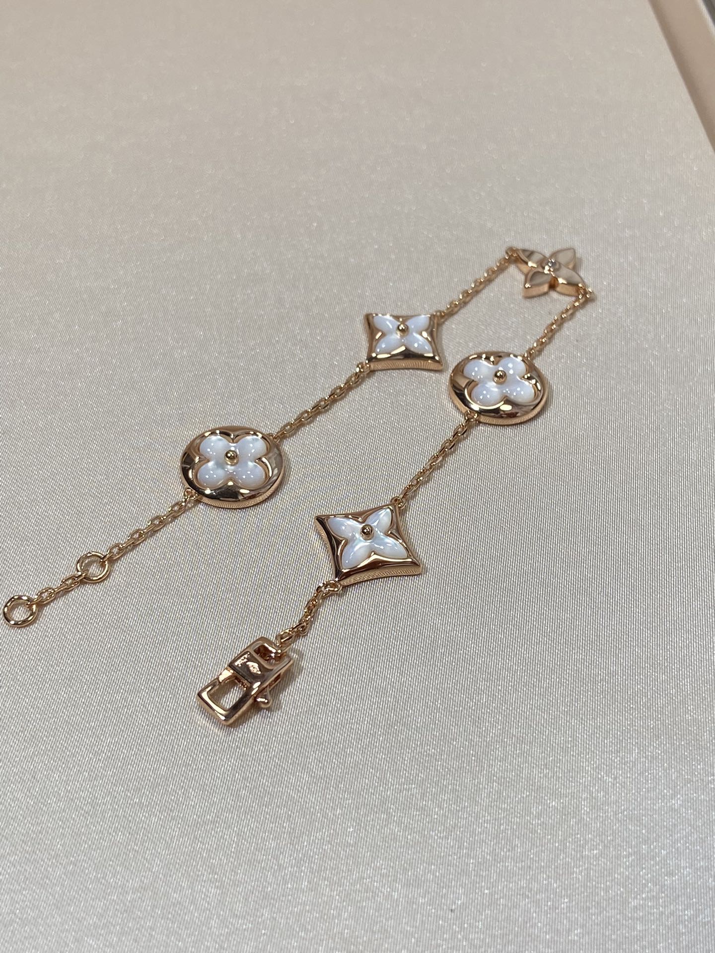 [Regal Jewels]STAR AND SUN 5 MOTIF MOP PINK GOLD BRACELET