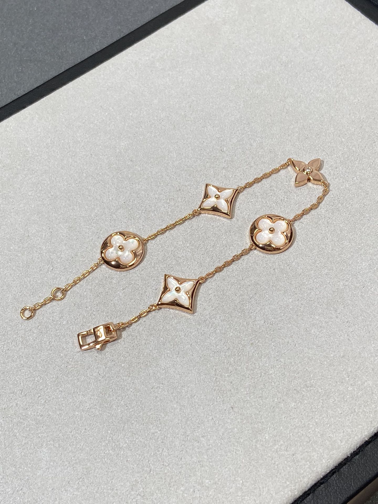 [Regal Jewels]STAR AND SUN 5 MOTIF MOP PINK GOLD BRACELET