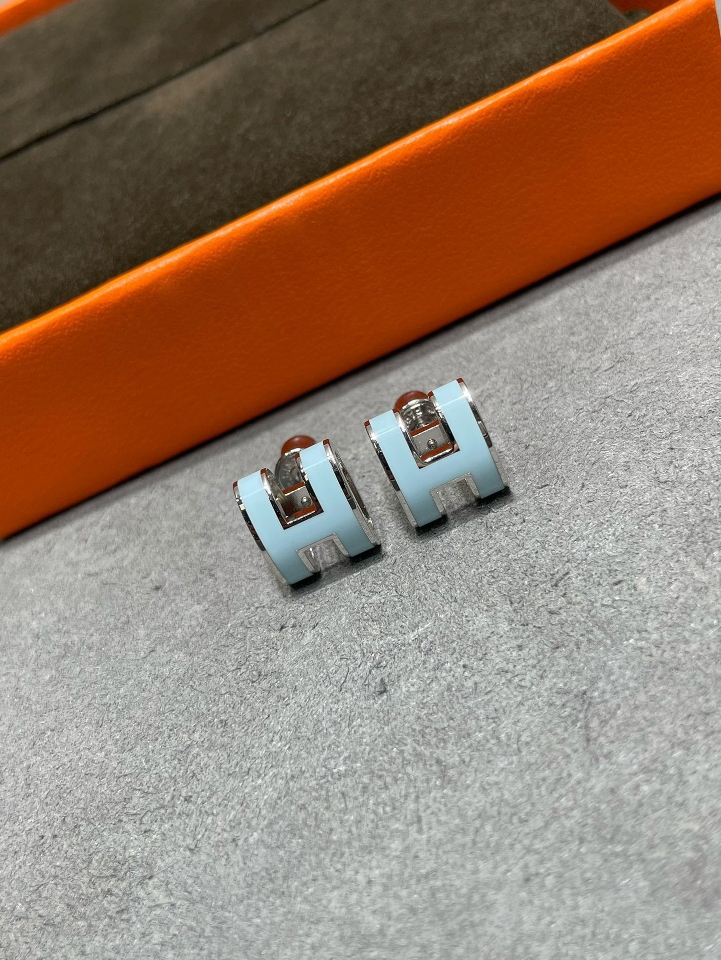 [Regal Jewels]POP H SKY BLUE STUD EARRINGS