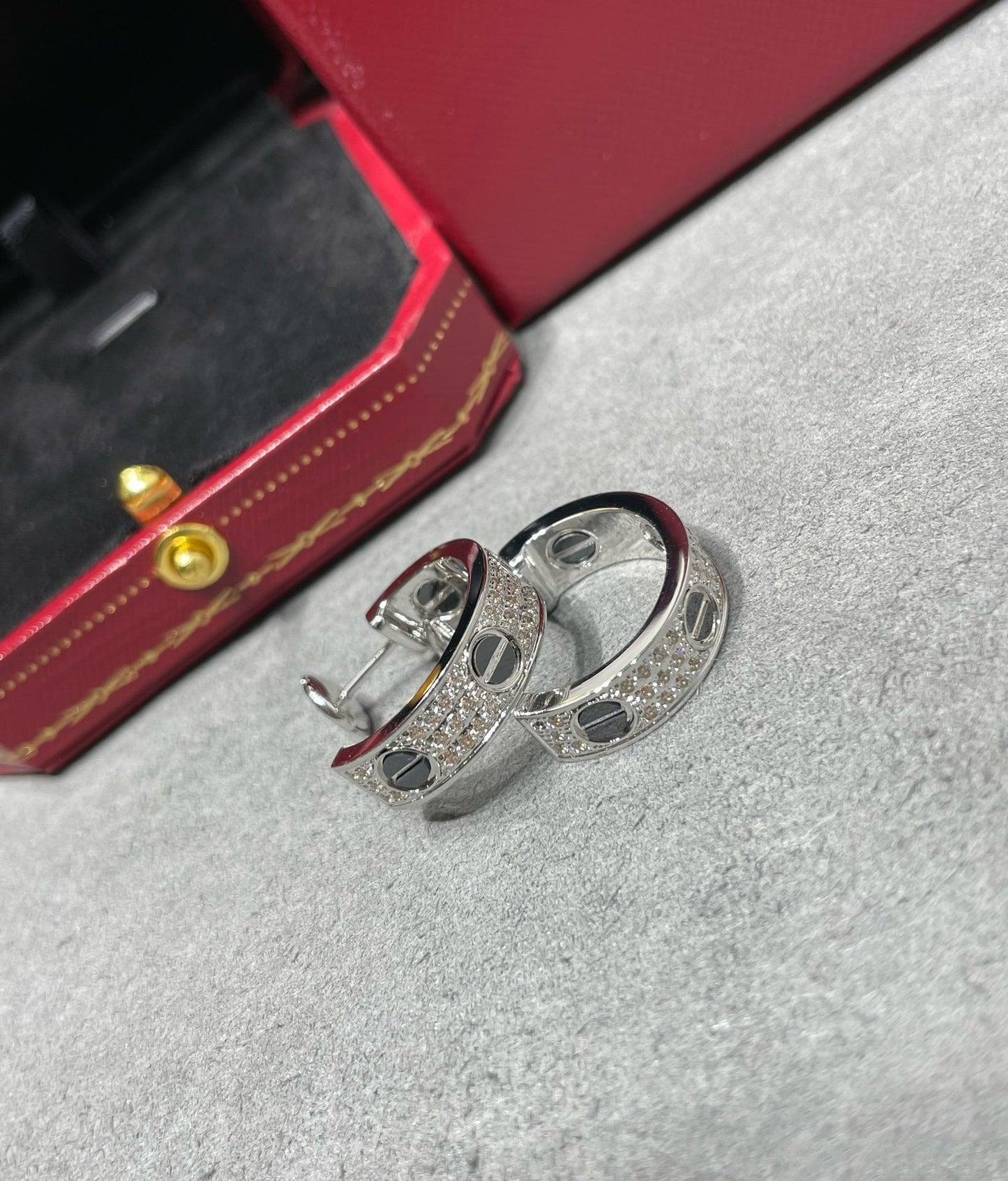 [Regal Jewels]LOVE CERAMIC DIAMOND PAVED SILVER EARRINGS