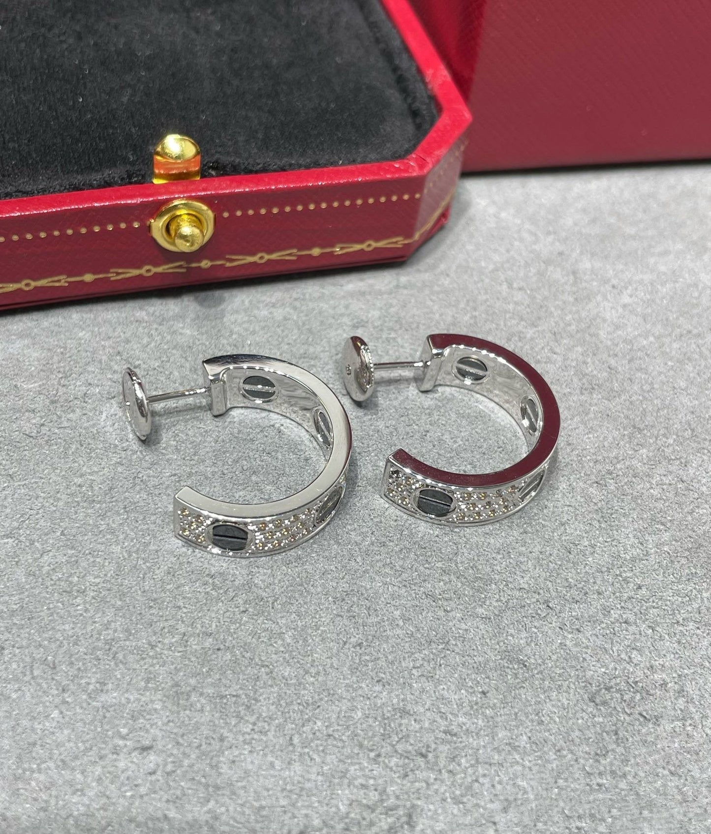 [Regal Jewels]LOVE CERAMIC DIAMOND PAVED SILVER EARRINGS
