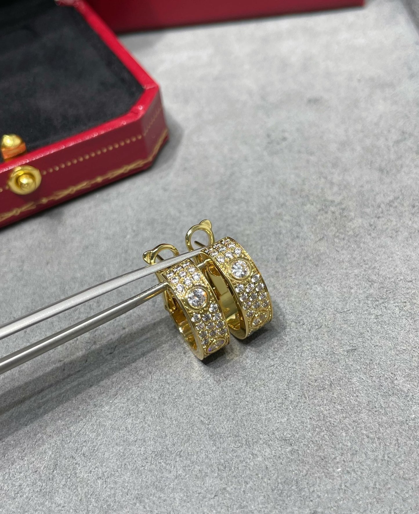 [Regal Jewels]LOVE 5.5MM DIAMOND PAVED EARRINGS