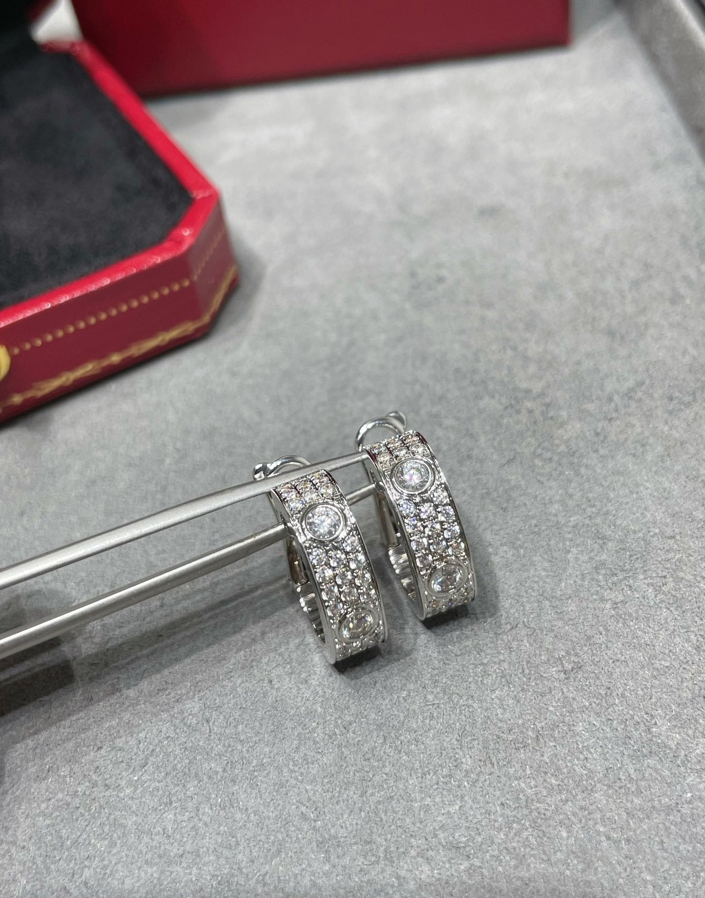 [Regal Jewels]LOVE 5.5MM DIAMOND PAVED EARRINGS