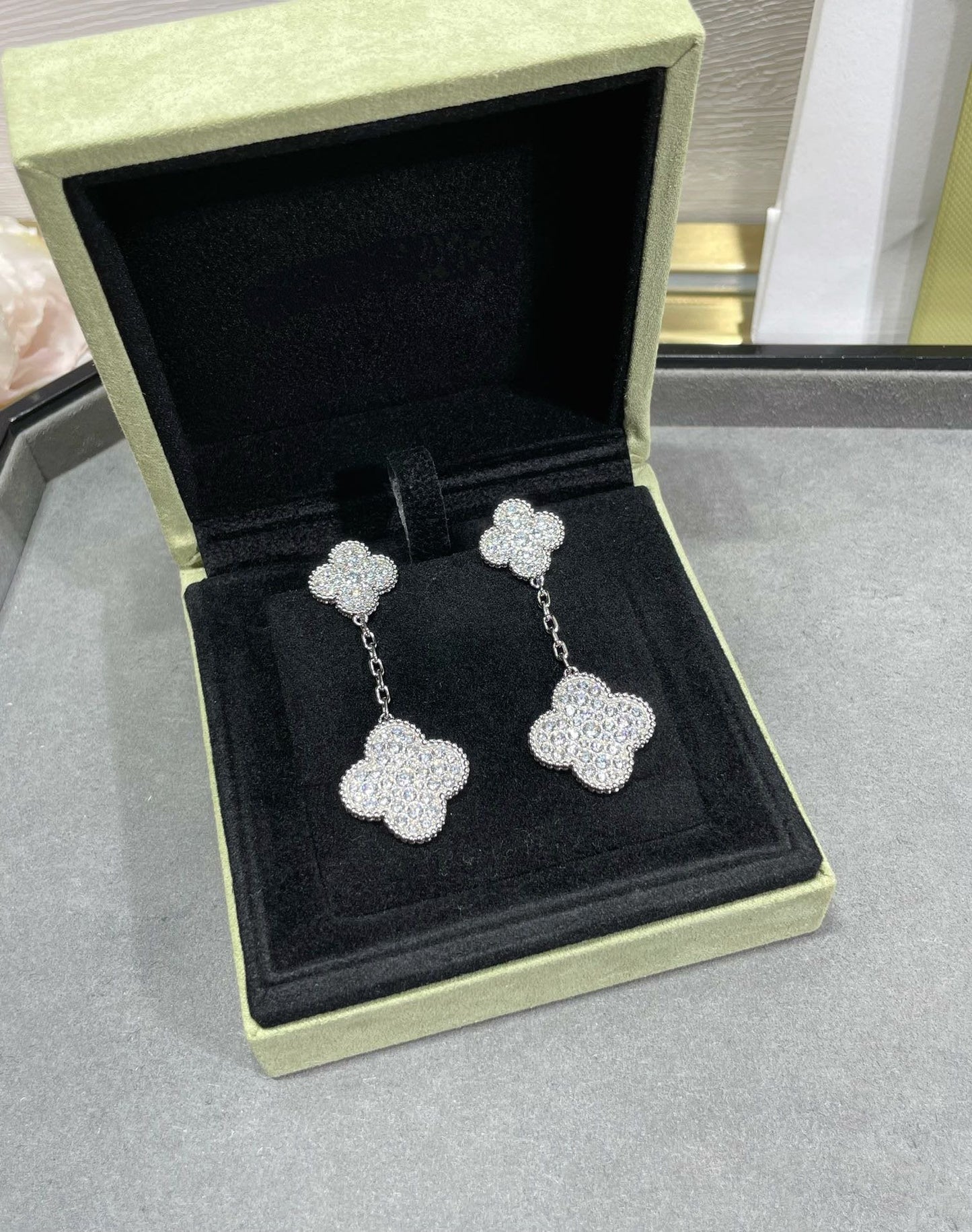 [Regal Jewels]CLOVER 2 MOTIFS DIAMOND PAVED SILVER EARRINGS