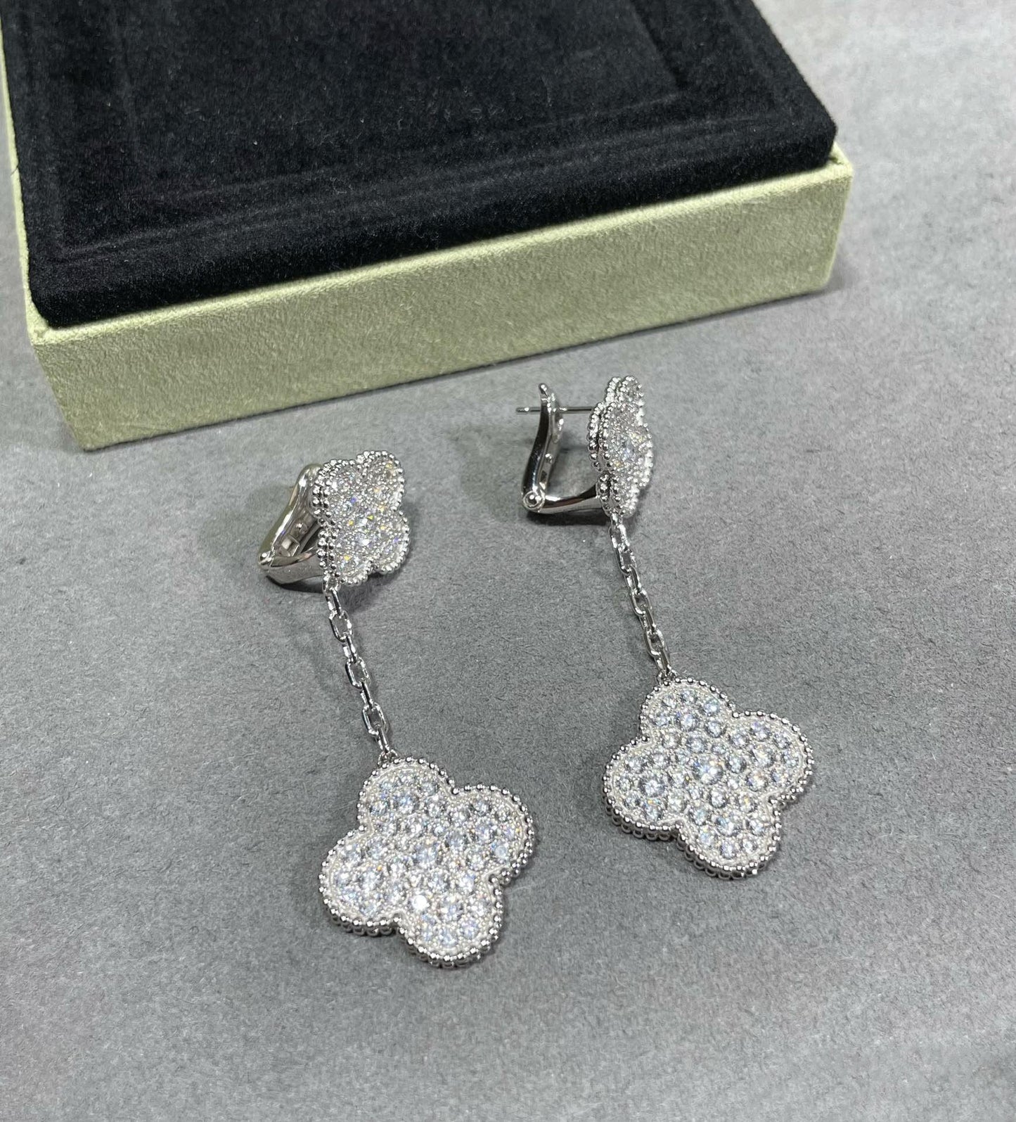 [Regal Jewels]CLOVER 2 MOTIFS DIAMOND PAVED SILVER EARRINGS