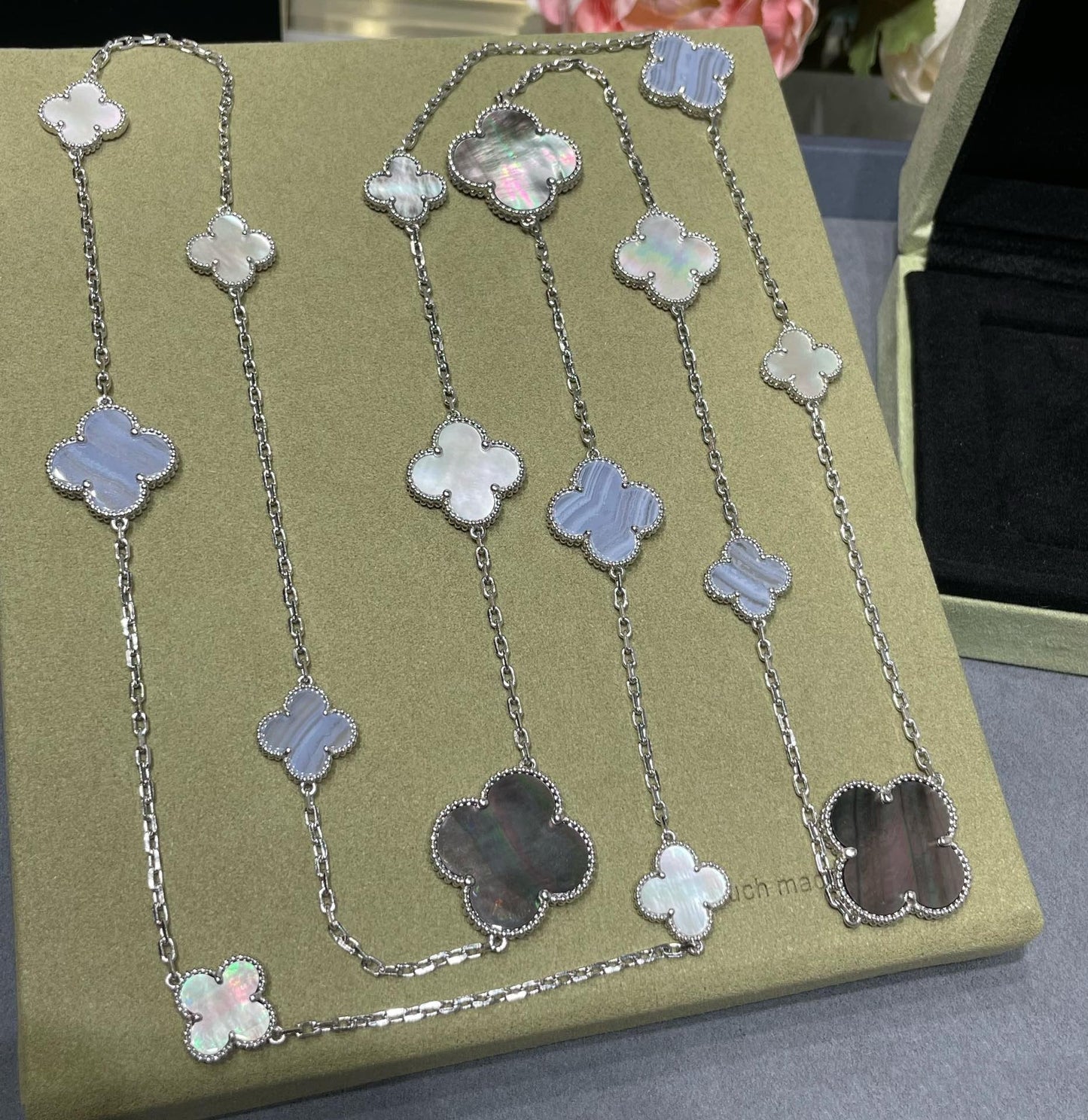[Regal Jewels]CLOVER 16 MOTIF CHALCEDONY MOP SILVER NECKLACE