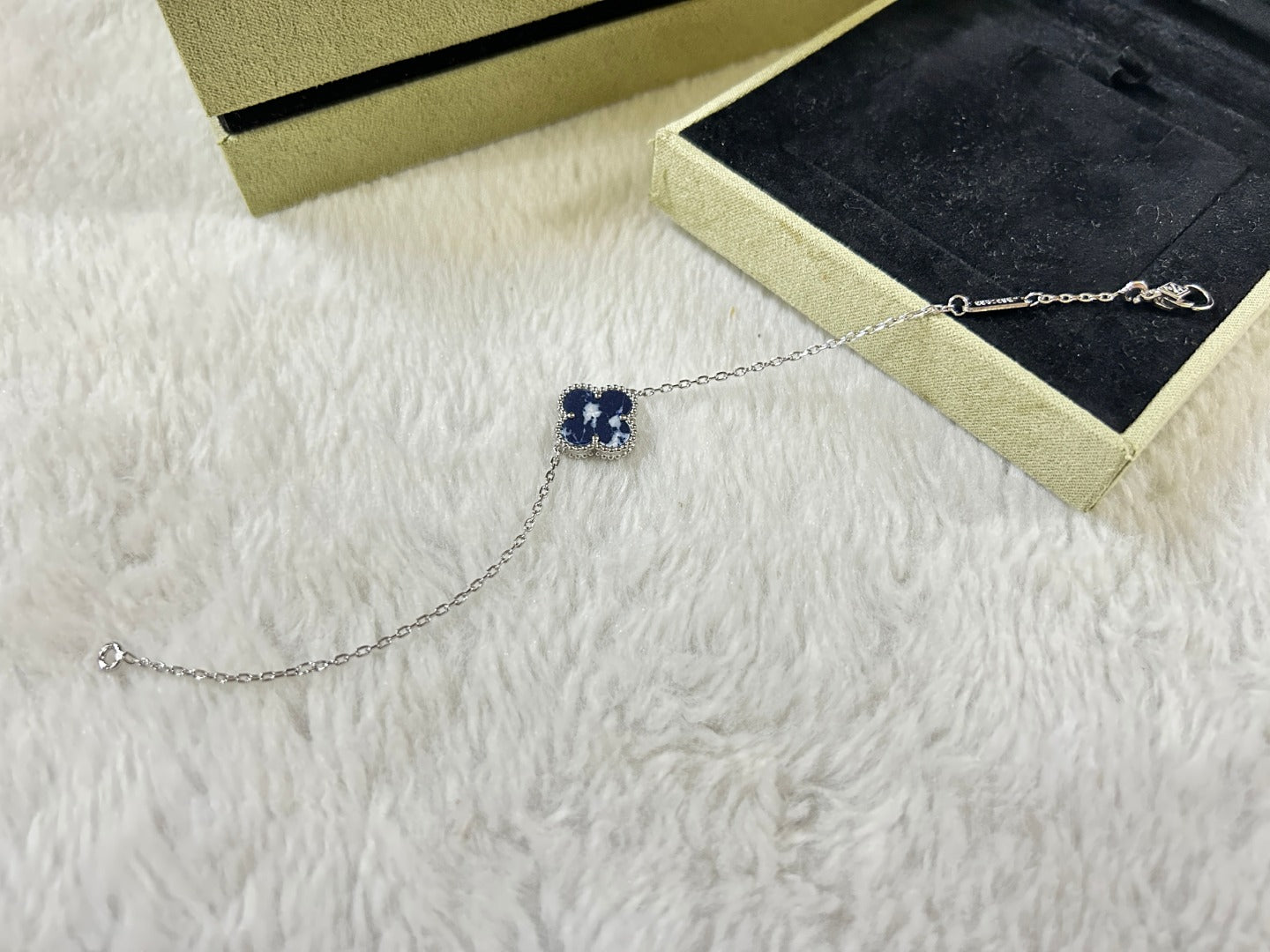 [Regal Jewels]CLOVER 1 MOTIF PIETERSITE BRACELET
