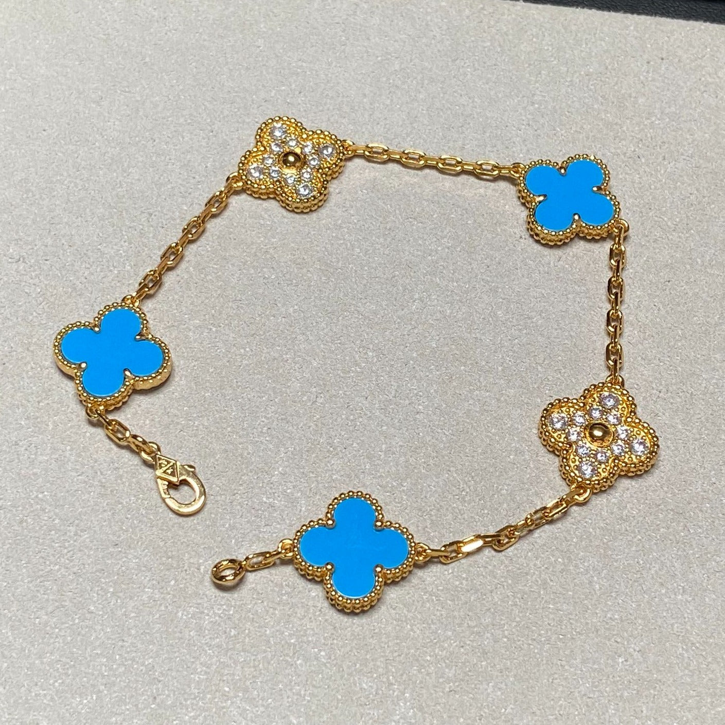 [Regal Jewels]CLOVER 5 MOTIF BLUE CHALCEDONY DIAMOND GOLD BRACELET