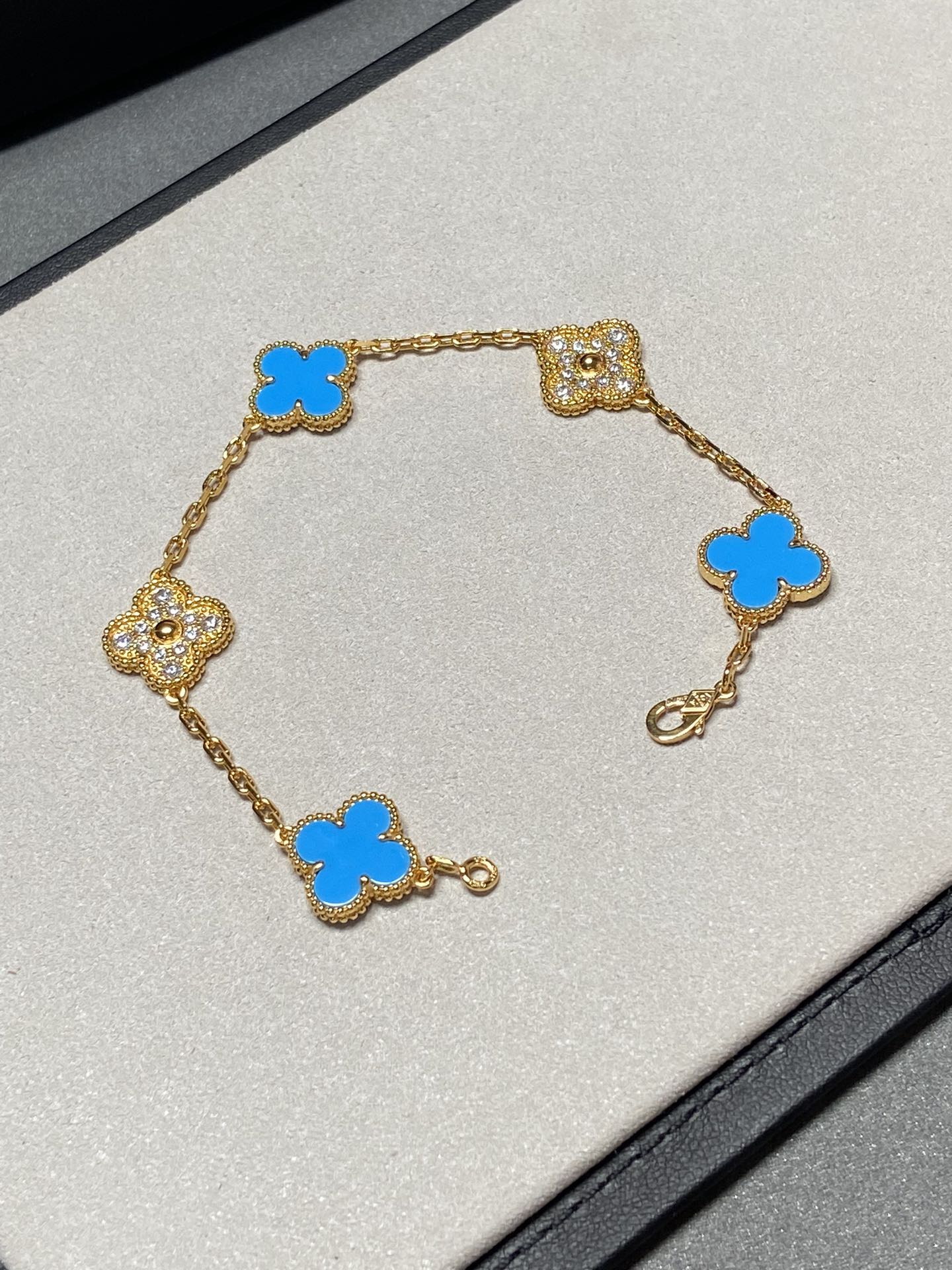 [Regal Jewels]CLOVER 5 MOTIF BLUE CHALCEDONY DIAMOND GOLD BRACELET