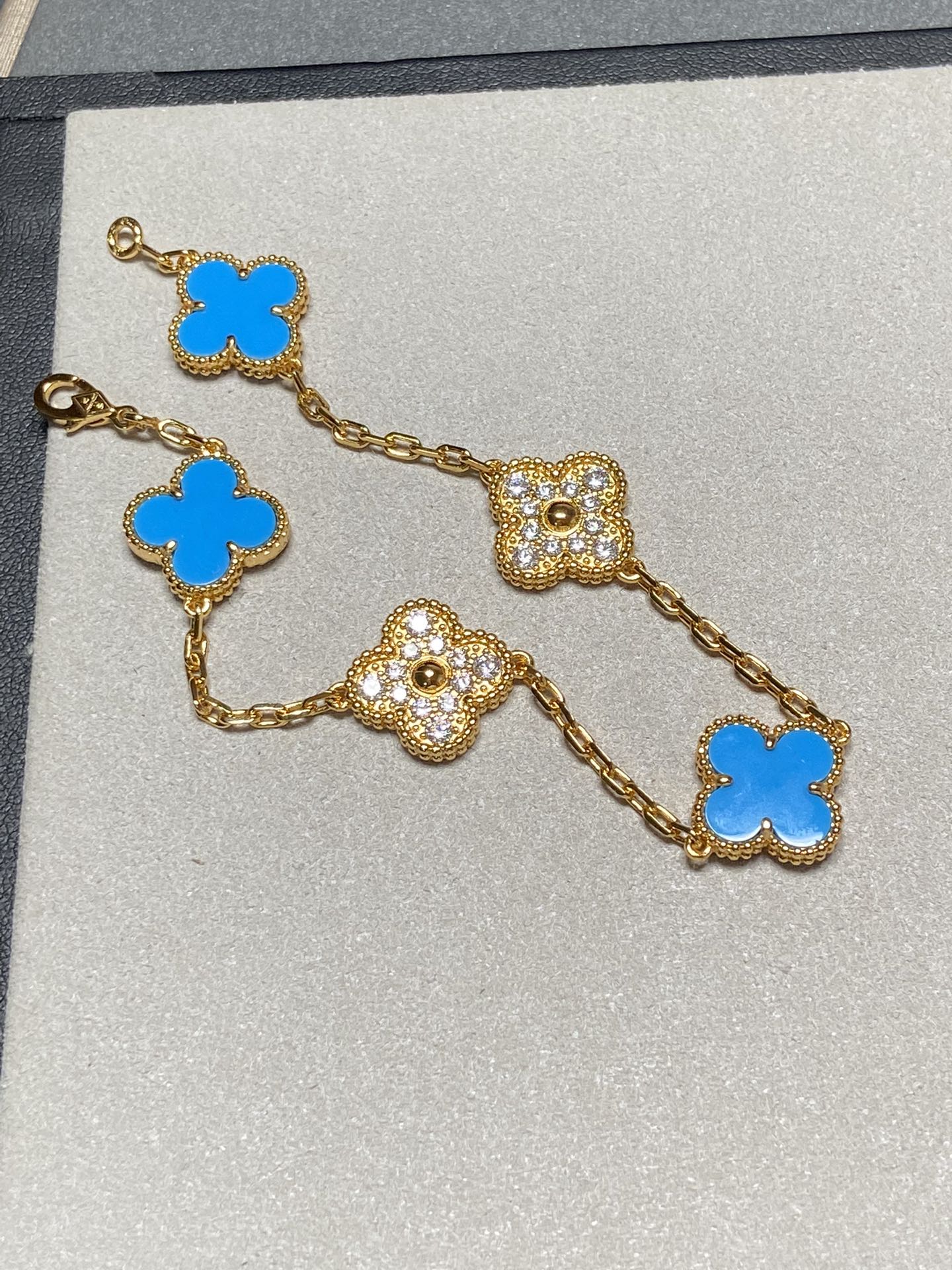 [Regal Jewels]CLOVER 5 MOTIF BLUE CHALCEDONY DIAMOND GOLD BRACELET