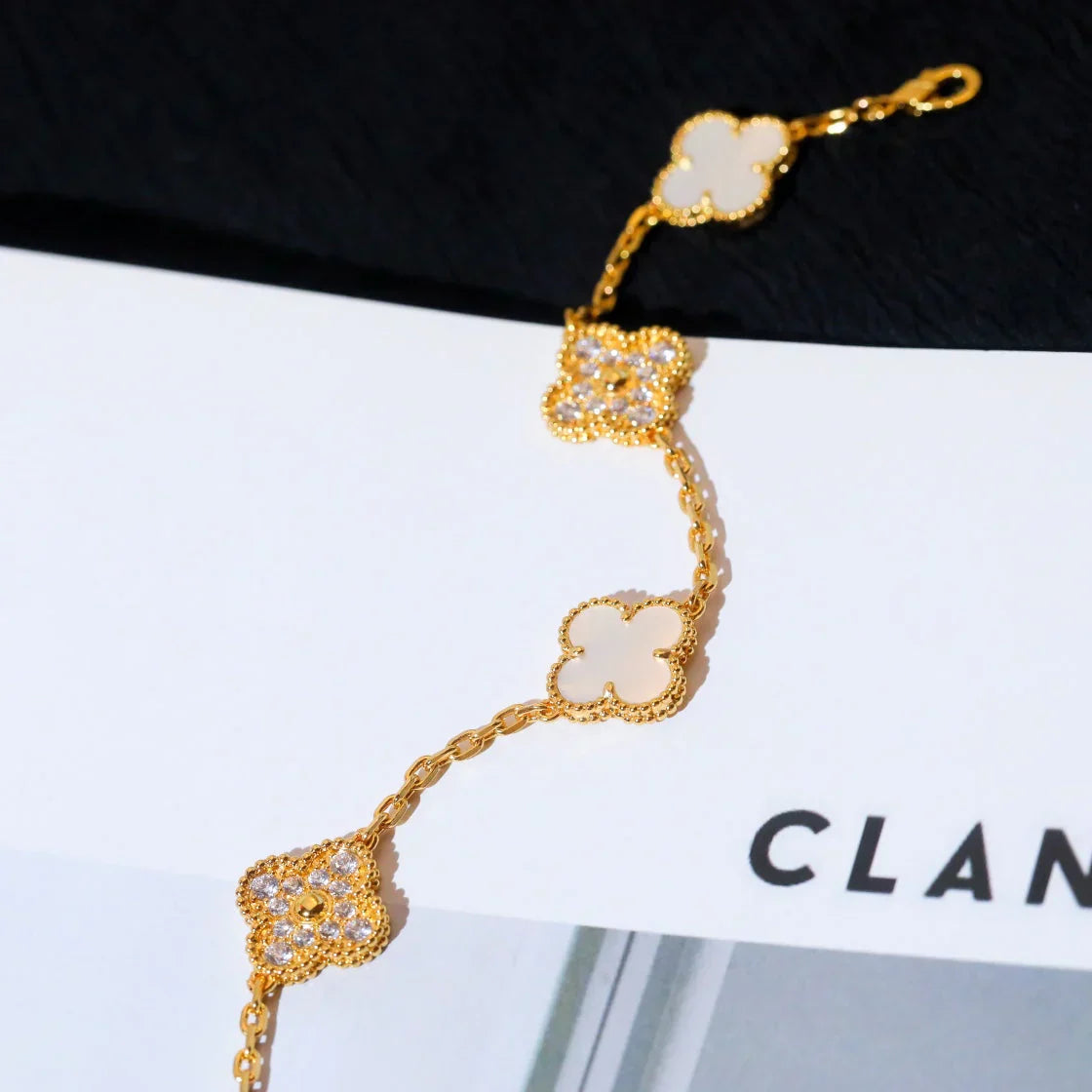 [Regal Jewels]CLOVER WHITE PEARL MOP 5 MOTIF BRACELET COLLECTION